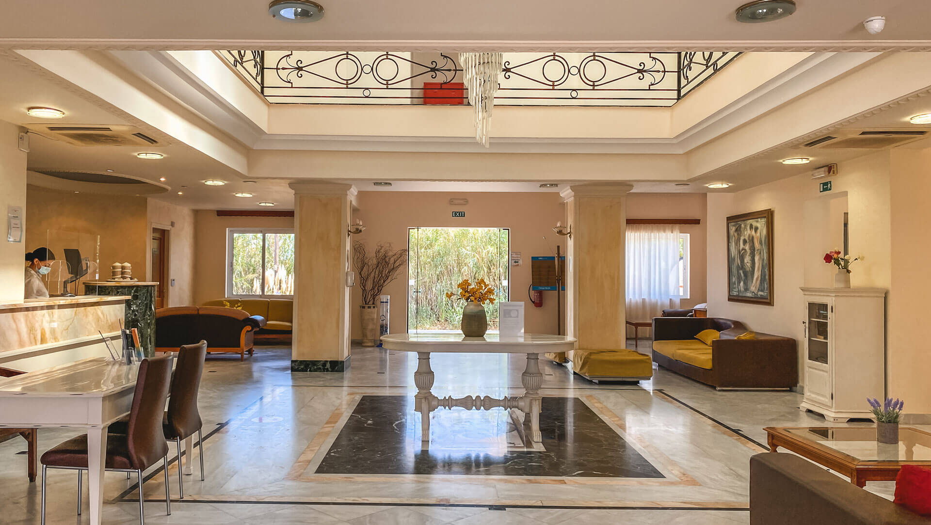 Interior-Reception